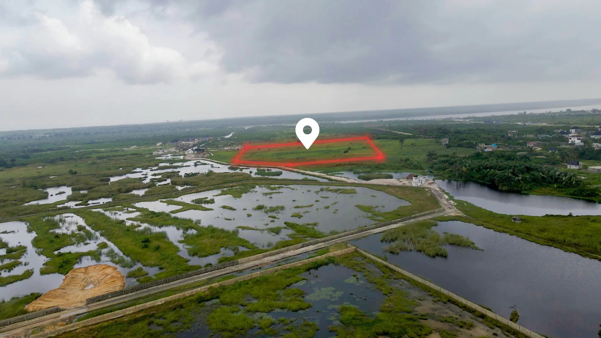Penthouse Garden Estate, Lakowe – 300 sqm Full Plot.
