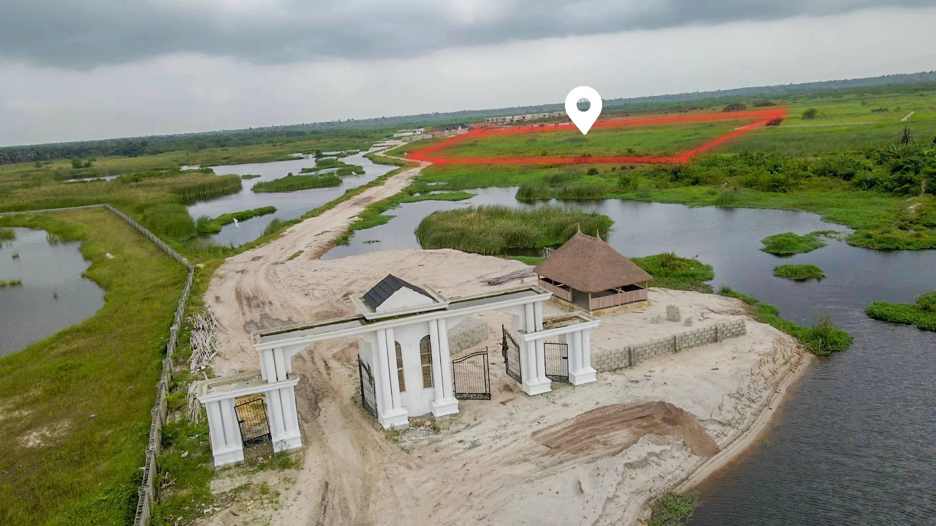 Penthouse Garden Estate, Lakowe – 300 sqm Full Plot.
